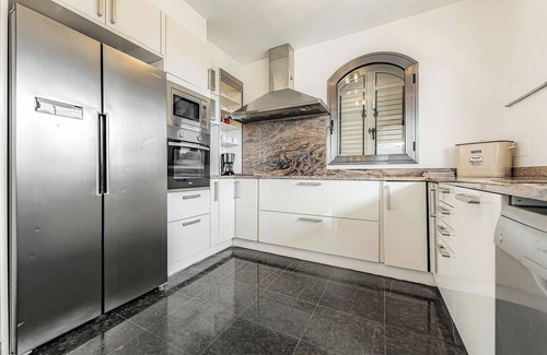 Costa Adeje House | 5 bed 5 en-suit bath villa private heated pool @30º FULLY-air-conditioned WIFI