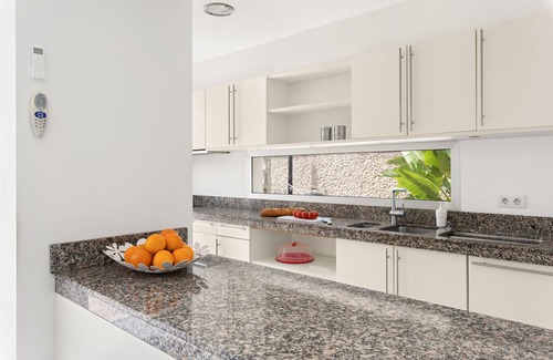 Costa Adeje Villa | 5 bed,6 bath,big heated pool @ 30º for free, A.C, Wi-Fi 5 min walk from beach