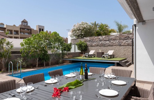 Costa Adeje Villa | 5 bed,6 bath,big heated pool @ 30º for free, A.C, Wi-Fi 5 min walk from beach
