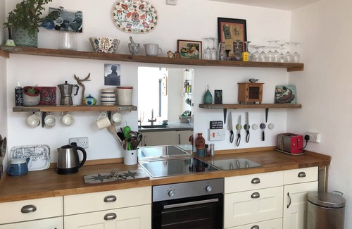 Kingsbridge House | 5 Bed House - Sleeps 15 - Pets - Garden - Parking