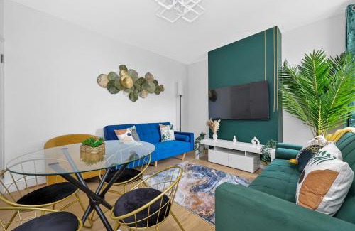 Broad Green Apartment | 5-Bed London Croydon Townhouse by Harlingtoin