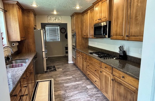 Cedar City House | 5-bedroom 3 bath house 1/2 acre in Cedar City with WiFi, sleeps 14 pet friendly