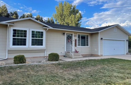 Cedar City House | 5-bedroom 3 bath house 1/2 acre in Cedar City with WiFi, sleeps 14 pet friendly