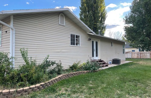 Cedar City House | 5-bedroom 3 bath house 1/2 acre in Cedar City with WiFi, sleeps 14 pet friendly