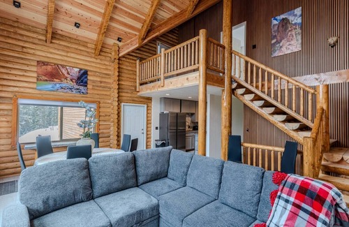 Brian Head House | 5+ Bedroom, 4 Bath, 2 Full Kitchens w/Gameroom & 8 person Hot Tub