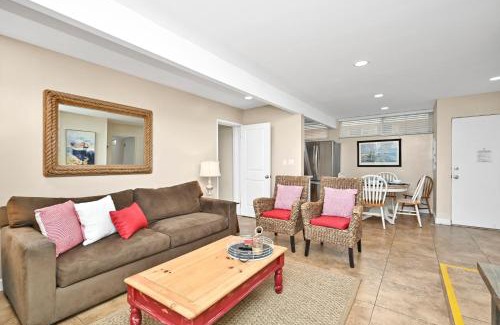 West Newport House | 5 Bedroom 4 Bath Duplex with Parking on 46th St!