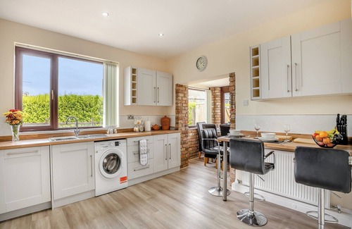 Tilney Fen End Cottage | 5 bedroom accommodation in Walpole Highway, near Wisbech