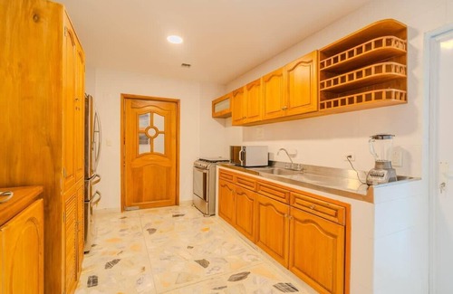 Manga House | 5 Bedroom Cartagena Cottage - Close to Walled City