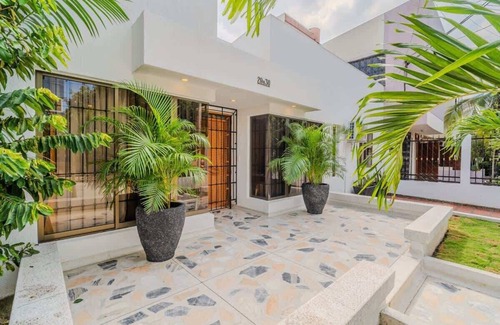 Manga House | 5 Bedroom Cartagena Cottage - Close to Walled City