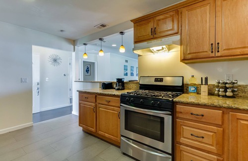 Granada Hills North House | 5 Bedroom Charmer in Granada Hills