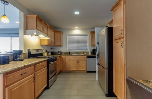 Granada Hills North House | 5 Bedroom Charmer in Granada Hills