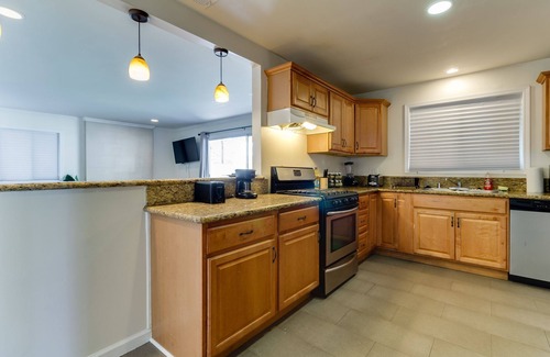 Granada Hills North House | 5 Bedroom Charmer in Granada Hills