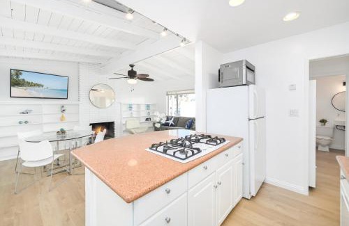 West Newport House | 5 Bedroom Duplex 1 minute Walk to the Ocean