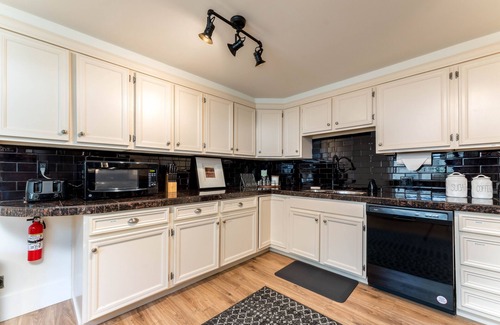 Chelan House | 5 Bedroom Home Downtown, Close to shops!