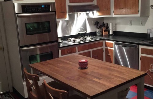 O'Hara Township House | 5-bedroom Home Sleeps 10 Close to Oakmont, Downtown, Oakland