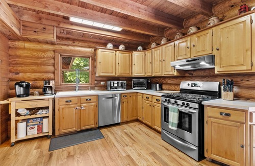 Powers Lake House | 5-bedroom house w/Heated Pool, Hot Tub & Game Room