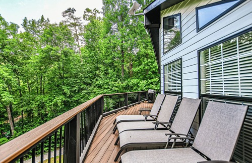 Big Creek House | 5 Bedroom Lake House in Big Creek- Quiet Cove- BEST SUNSET VIEW ON THE LAKE!