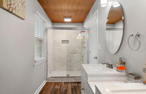 Mableton House | 5 Bedroom Mableton Hills Estate