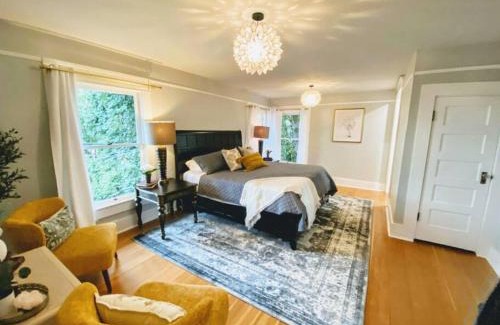Albany House | 5 Bedroom Pet Friendly Historic Monteith Escape PNW & AC