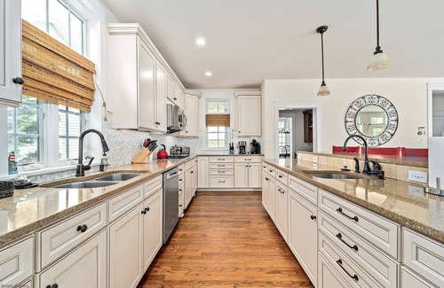 Admiral Estates House | 5-bedroom vacation home just a short walk to Cape May Beach