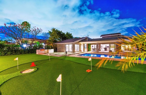 Hallandale Beach Villa | 5-bedroom Water Front Villa In Hallandale Beach With Yacht Pick Up In Backyard