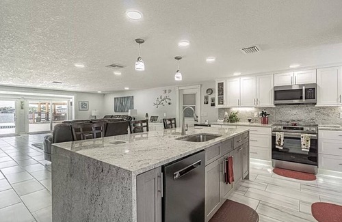 Port Richey House | 5-Bedroom Water Front Vacation Home - Tropical Paradise with Breathtaking Views!