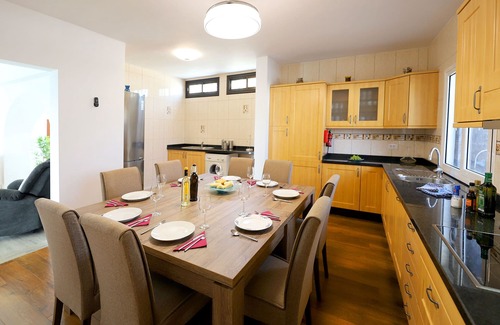 Los Mojones Villa | 5 Bedrooms, 4 bathrooms, sleeps 12 persons, heated Pool, Free Wifi & A/C