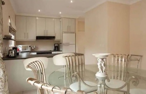 Bloubergstrand House | 5 bedrooms self catering home just 5 min from the beach!