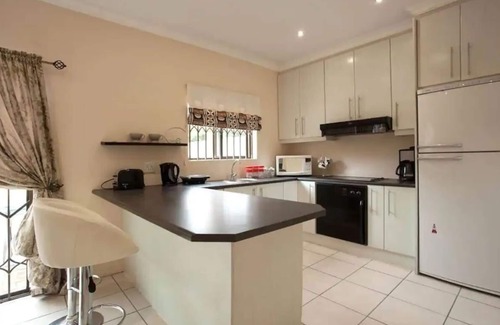 Bloubergstrand House | 5 bedrooms self catering home just 5 min from the beach!