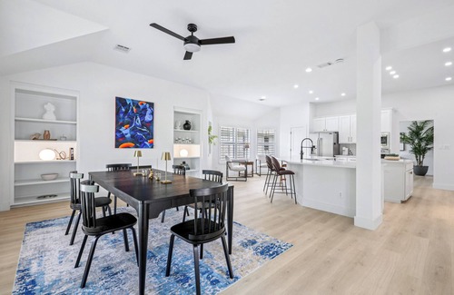 Pflugerville House | 5 Beds Luxury Retreat on Golf Course