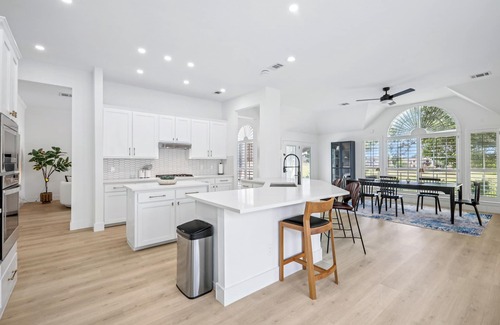 Pflugerville House | 5 Beds Luxury Retreat on Golf Course