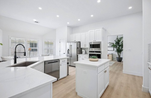 Pflugerville House | 5 Beds Luxury Retreat on Golf Course