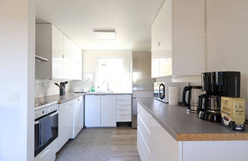 Molnlycke Apartment | 5 Beds - Premium Home - Free Parking - Wifi