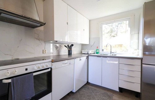 Molnlycke Apartment | 5 Beds - Premium Home - Free Parking - Wifi