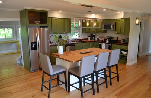 Colchester House | 5 BR Furnished House. Lake views, pool, steps from Malletts Bay, Lake Champlain