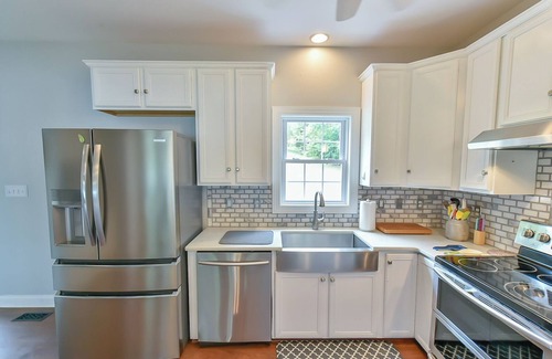 Semora House | 5 BR Lakefront Getaway + Fire Pit + Lake Views