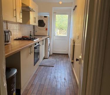 Saint Paul's House | 5 Brunswick St - Bedroom 01 downstairs