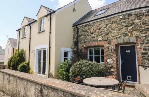 Haverfordwest House | 5 Cart-Tws Bach