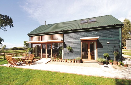 Newport House | 5* Converted Barn in an area of 'Outstanding Natural Beauty'. Sleeps 6 + baby