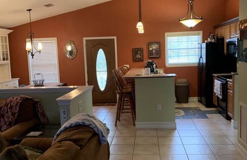 Donalsonville House | 5⭐️great weekend find relax on natures waterfront sunset🌅 🎣Hottub covered dock