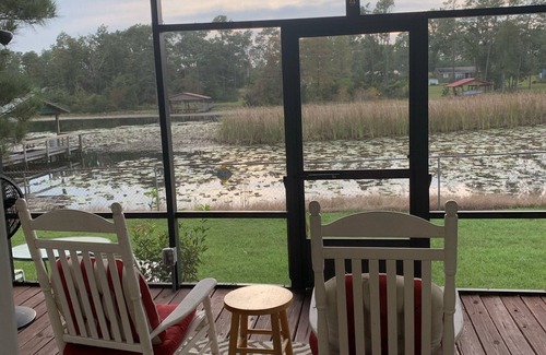 Donalsonville House | 5⭐️great weekend find relax on natures waterfront sunset🌅 🎣Hottub covered dock