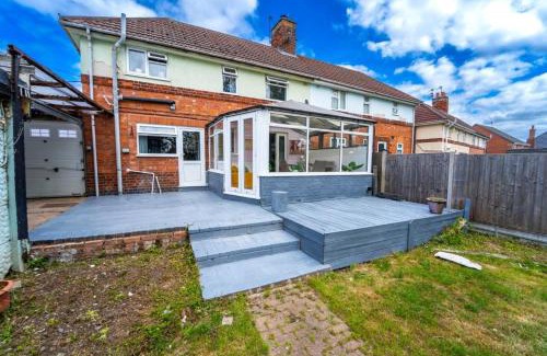 Leicester House | 5 Guests - Pet Friendly - 3 Bedroom House