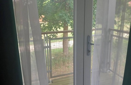 Dartford Apartment | 5 Guests - Pet Friendly - Balcony & Free Parking