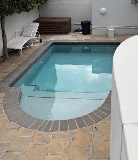 Cape Town City Centre Apartment | 5 Inverness super luxury one bedroom with pool with garden