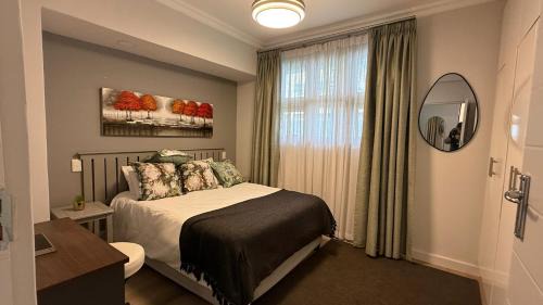 Cape Town City Centre Apartment | 5 Inverness super luxury one bedroom with pool with garden