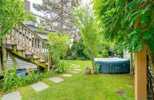 Lynn Apartment | 5 Mi to Salem! Lynn Apt By the Sea with Hot Tub