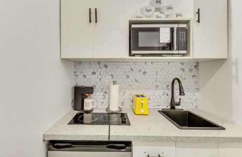 Sunrise Apartment | 5 Mi to Sawgrass Mills Couples Retreat with Patio