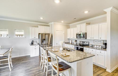 Athens House | 5 Mi to The Square Athens Home with Pool Access!