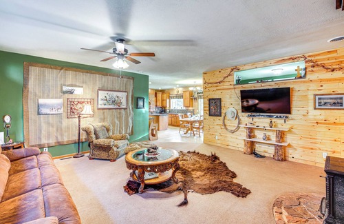 Hot Springs House | 5 Mi to Town: Mtn-View Gem w/Deck in Hot Springs