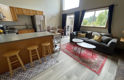 East Kootenay Condo | 5 Min. Drive to the Resort and Fernie